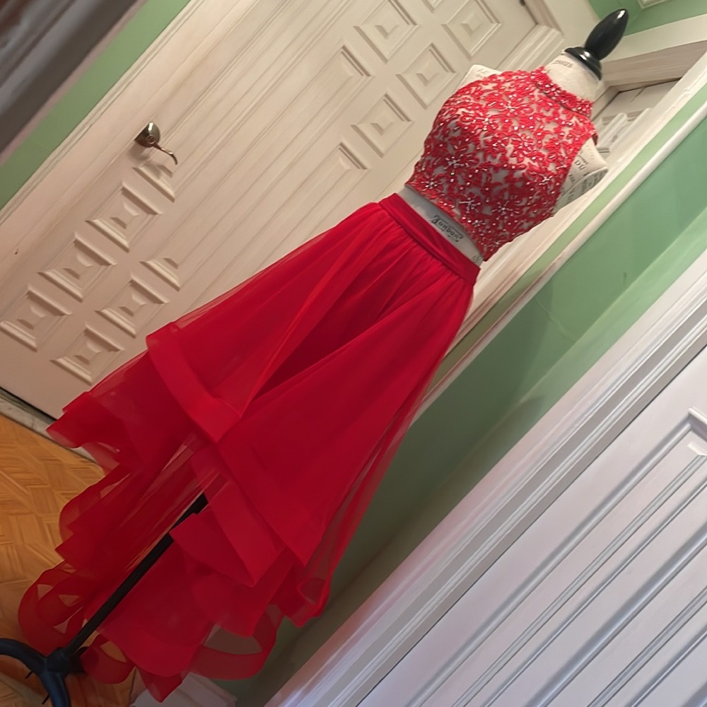 Say Yes to the Prom —Red prom dress